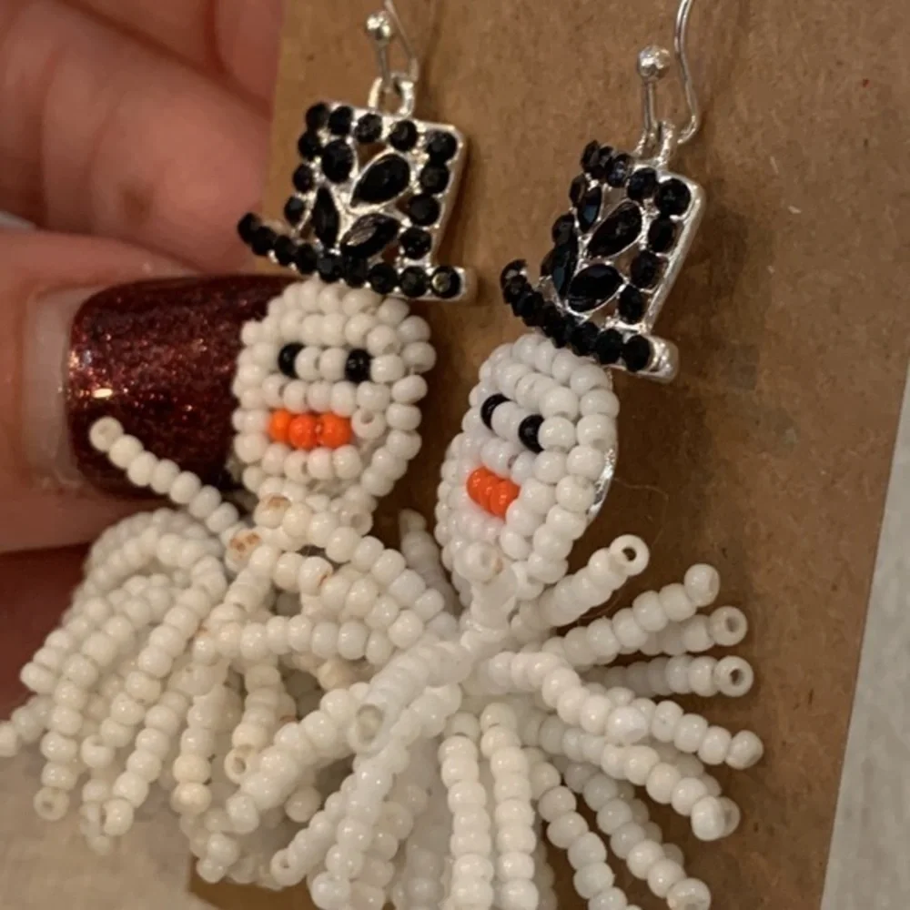 Snowman pom pom seed bead black top hat top Christmas winter holiday earrings